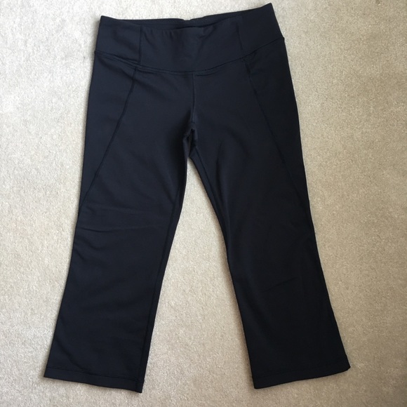 Lululemon Gather and Crow Slit Crop - Picture 3 of 6